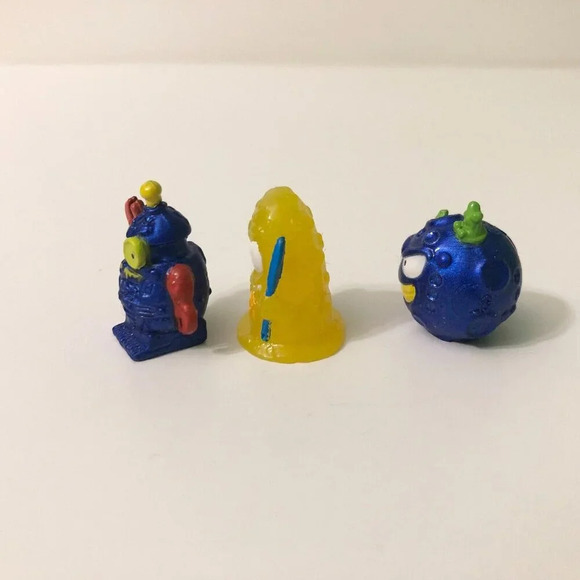 Trash Pack Astro Trash Blue Grot Bot Trasheroid Flesh Eating Virus - Picture 2 of 11